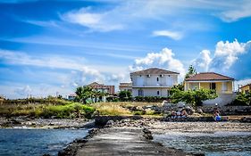 Pelagion II Sea Coral - Beachfront Holiday Home